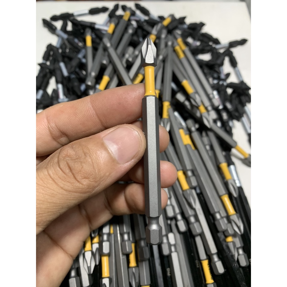 Một mũi vít Dewalt PH2 xám vàng dài 90mm chính hãng có từ