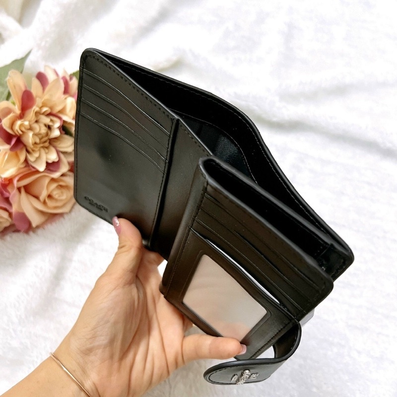 Ví khoá bấm nhiều ngăn