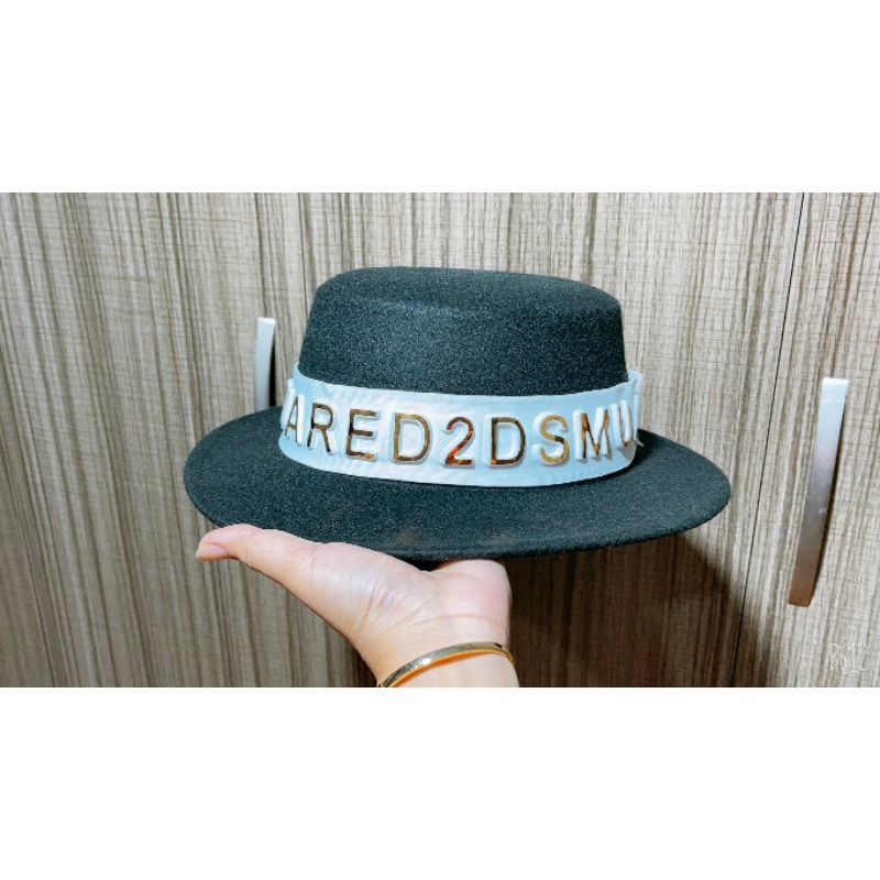 Mũ nón cói đi biển vành nhỏ đai chữ vàng nổi sang chảnh