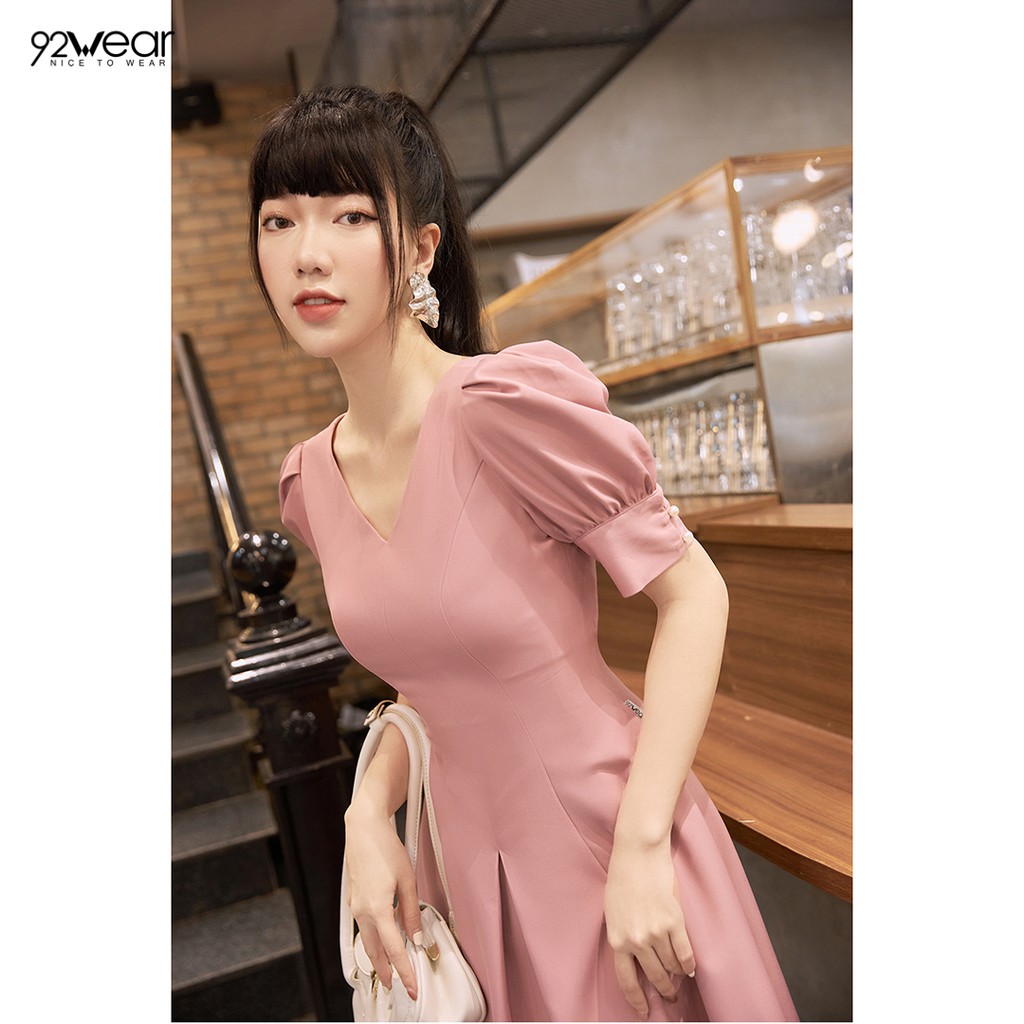 [Mã WABRWA15 giảm 15% đơn 300K] Đầm váy nữ công sở 92WEAR (2 MÀU) váy xòe ngắn tay cổ V tay bồng DEW0992 | BigBuy360 - bigbuy360.vn