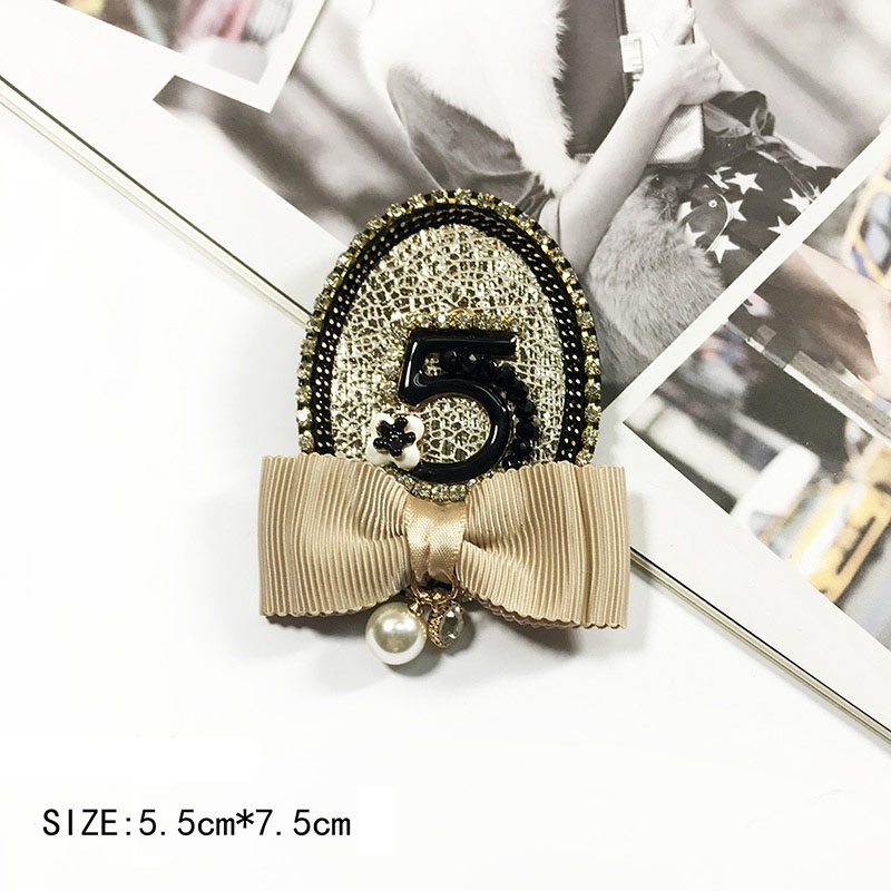 Ghim cài áo hình hoa trà đính ngọc trai giả 5 màu sang trọng