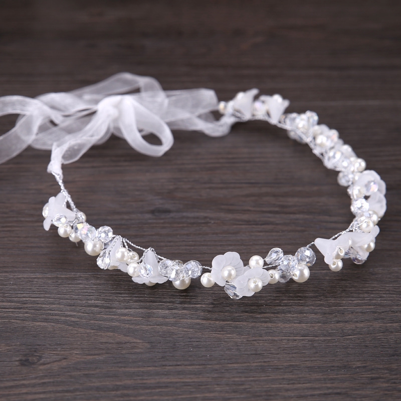 Vòng hoa cài tóc cho cô dâu