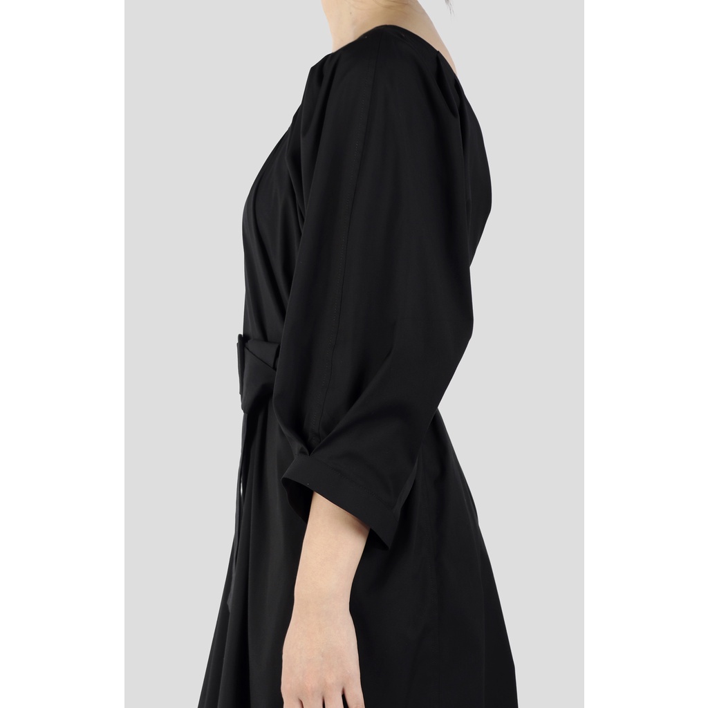 Đầm đen tay lỡ, dáng ngăn E.studio cổ thuyền, kèm belt vải bản to