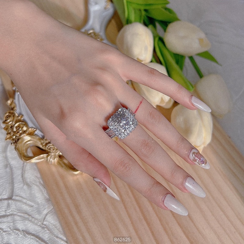 Nhẫn đế vuông bo tròn hột cao xi bạch kim