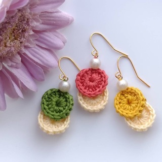 Hoa tai bằng len handmade