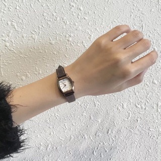 Đồng hồ nữ dây kim RATE