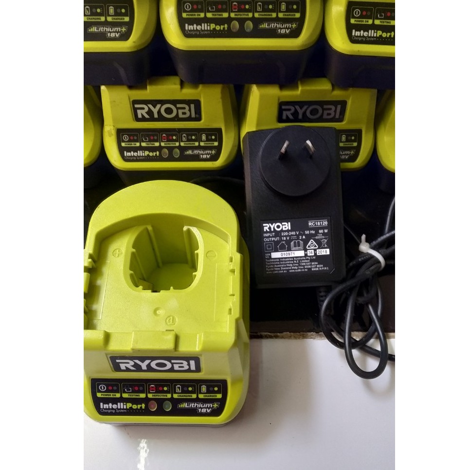 Sạc nhanh Ryobi RC18120 18v - 2A