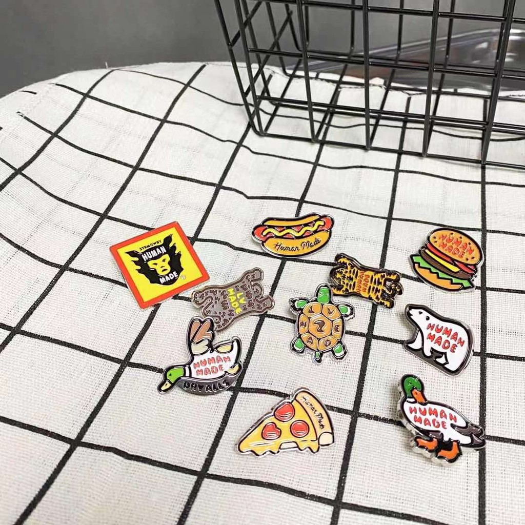 HUMAN MADE Hồng y phù hiệu Huy Hiệu Cài Áo Kim Loại Họa Tiết Hoạt Hình Gấu Bắc Cực / Chó Hot Dog Kiểu Nhật Bản Dễ Phối Đồ Cho Cặp Đôi