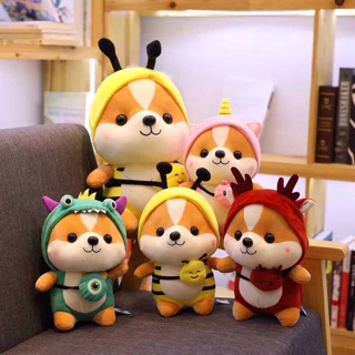 Sóc mặc đồ tuần lộc màu đỏ