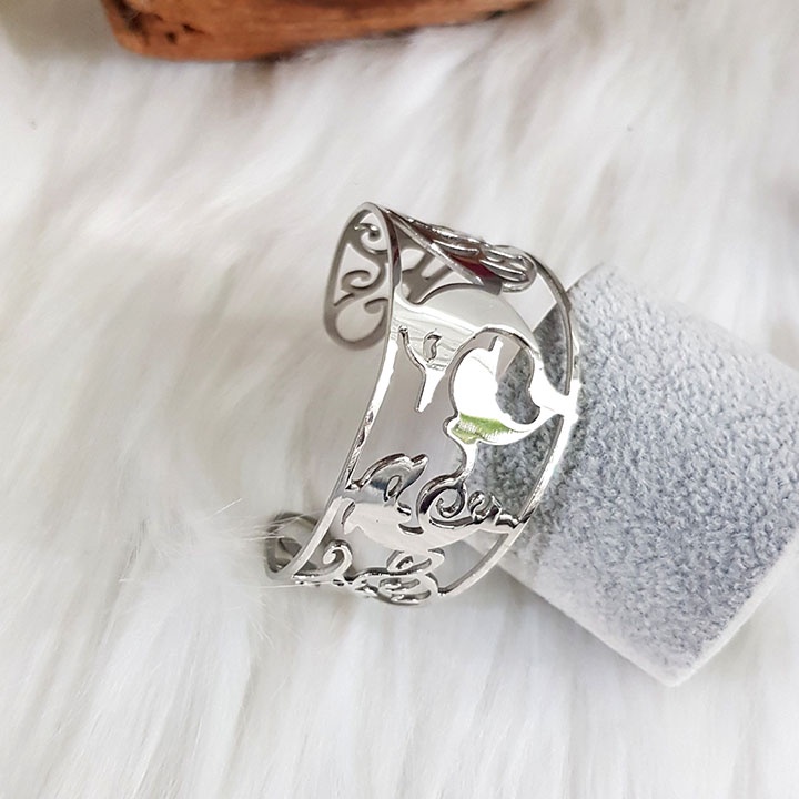 Vòng tay nữ bảng rộng cá tính.