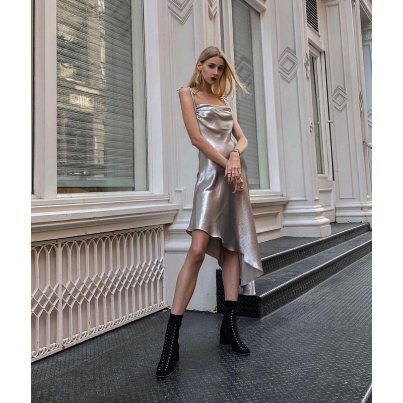 [Mã FAMAYWA2 giảm 10K đơn 50K] Venus Maxi - đầm satin nhũ | BigBuy360 - bigbuy360.vn