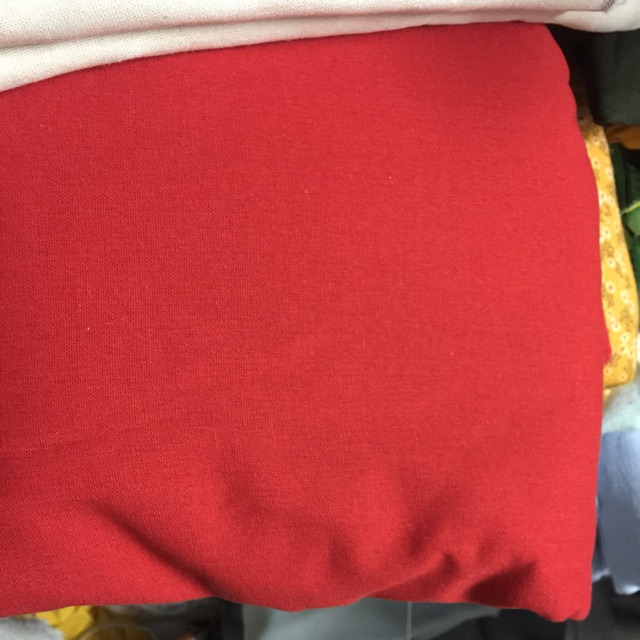 Linen màu đỏ
