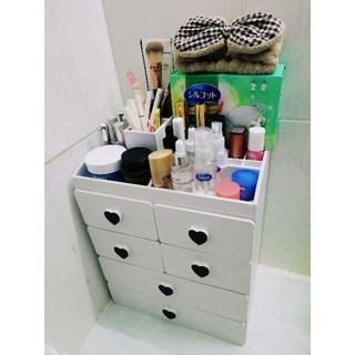 Tủ đựng mỹ phẩm 5 tầng trắng núm tim đen
