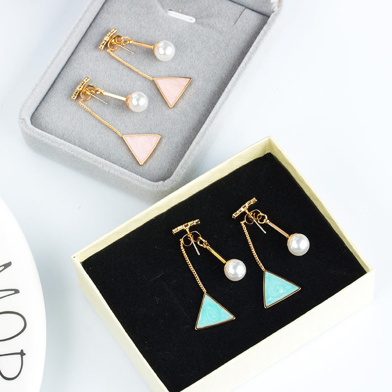 Hoa tai hình tam giác đính ngọc trai thời trang tinh tế cho nữ