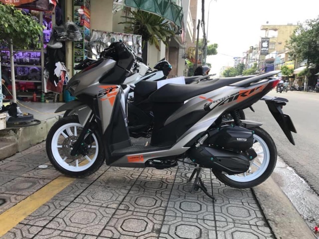 Tem Vario Cam Đen Bạc