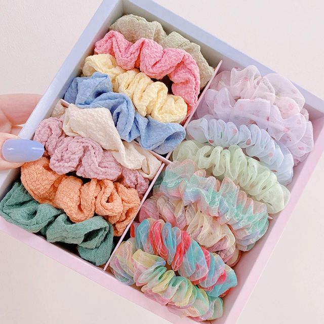 ORDER Hộp quà 16-20 scrunchies dây buộc tóc hot hit xinh xắn cực đáng yêu (dây khá bé nên đeo tay có thể hơi chật)