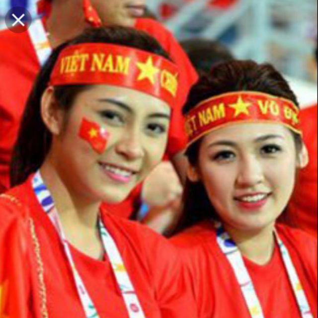 Bán băng đô cổ động đội tuyển bóng đá Việt Nam.