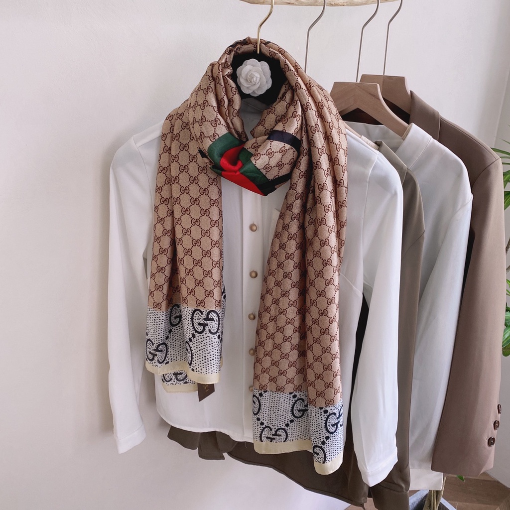 Khăn Choàng Lụa In Chữ Thời Trang Dành Cho Nữ