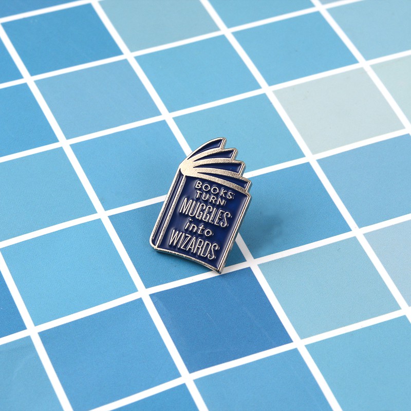 Ghim cài áo QIHE JEWELRY Họa Tiết Quyển Sách Ma Thuật