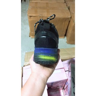 Giày thể thao độn đế phong cách mới nhất