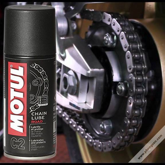 Chai xịt dưỡng sên - xích Motul MC Care C2 Chain Lube Road 150ml - Hàng Chính Hãng Motul