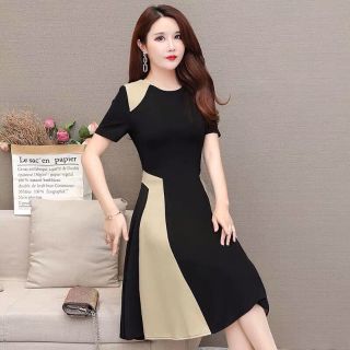 Đầm Đen Xòe Phối Màu Vàng