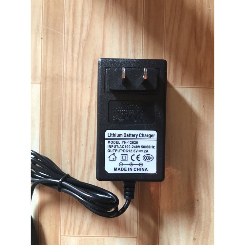 Sạc adapter 12,6v ,16,8v và 21v2a sạc pin lion