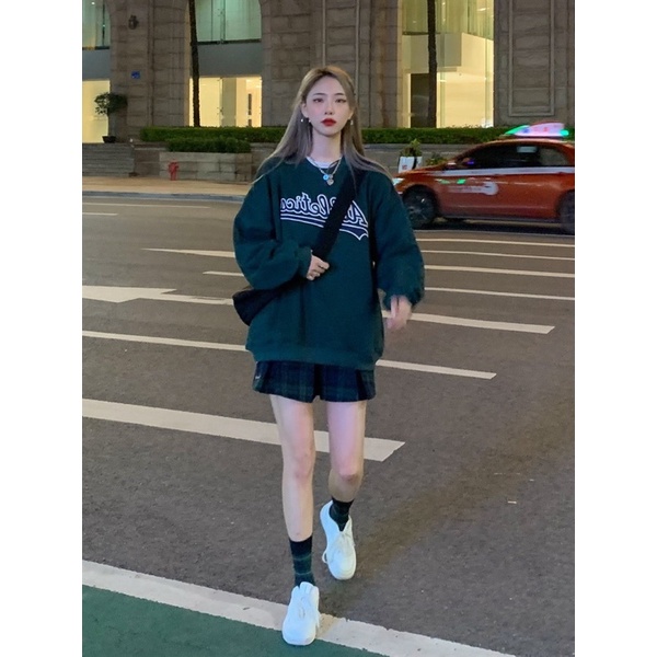 Set áo nỉ in hình màu xanh kèm chân váy tennis sọc caro có hình thật trải sàn | BigBuy360 - bigbuy360.vn