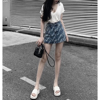 SET PULL TRẮNG CỔ TIM CHÂN VÁY JEAN CHỮ