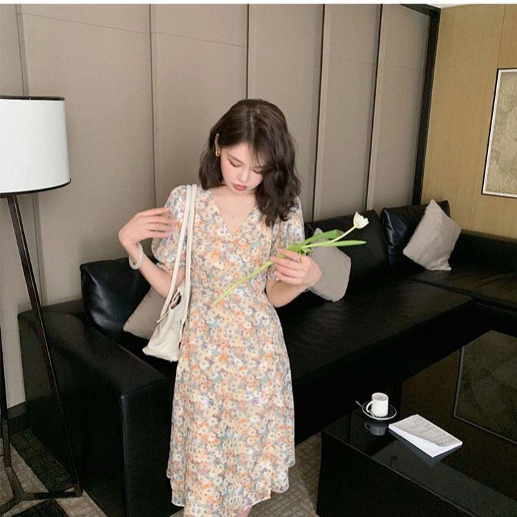 Đầm dáng dài cổ V họa tiết hoa ngọt ngào kiểu retro Hàn Quốc
