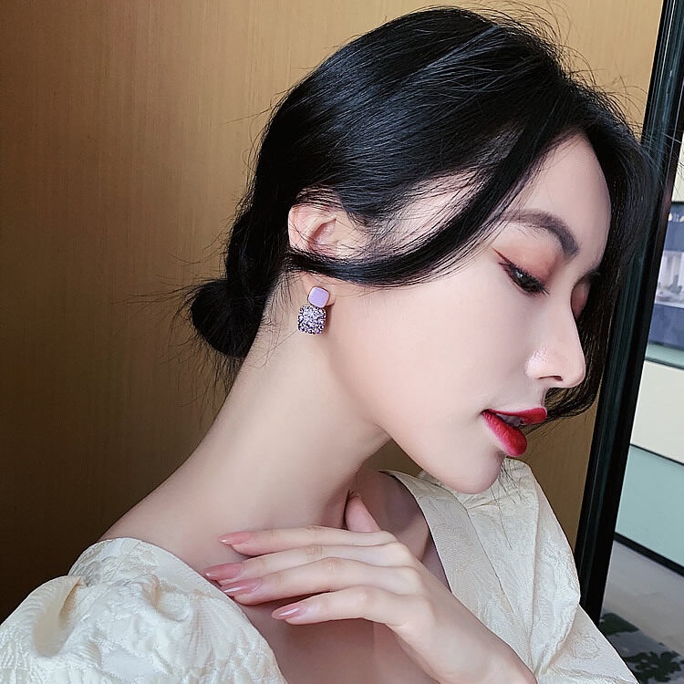 Đôi bông tai dáng dài mặt vuông đính đá màu tím lấp lánh phong cách thanh lịch ngọt ngào cho nữ