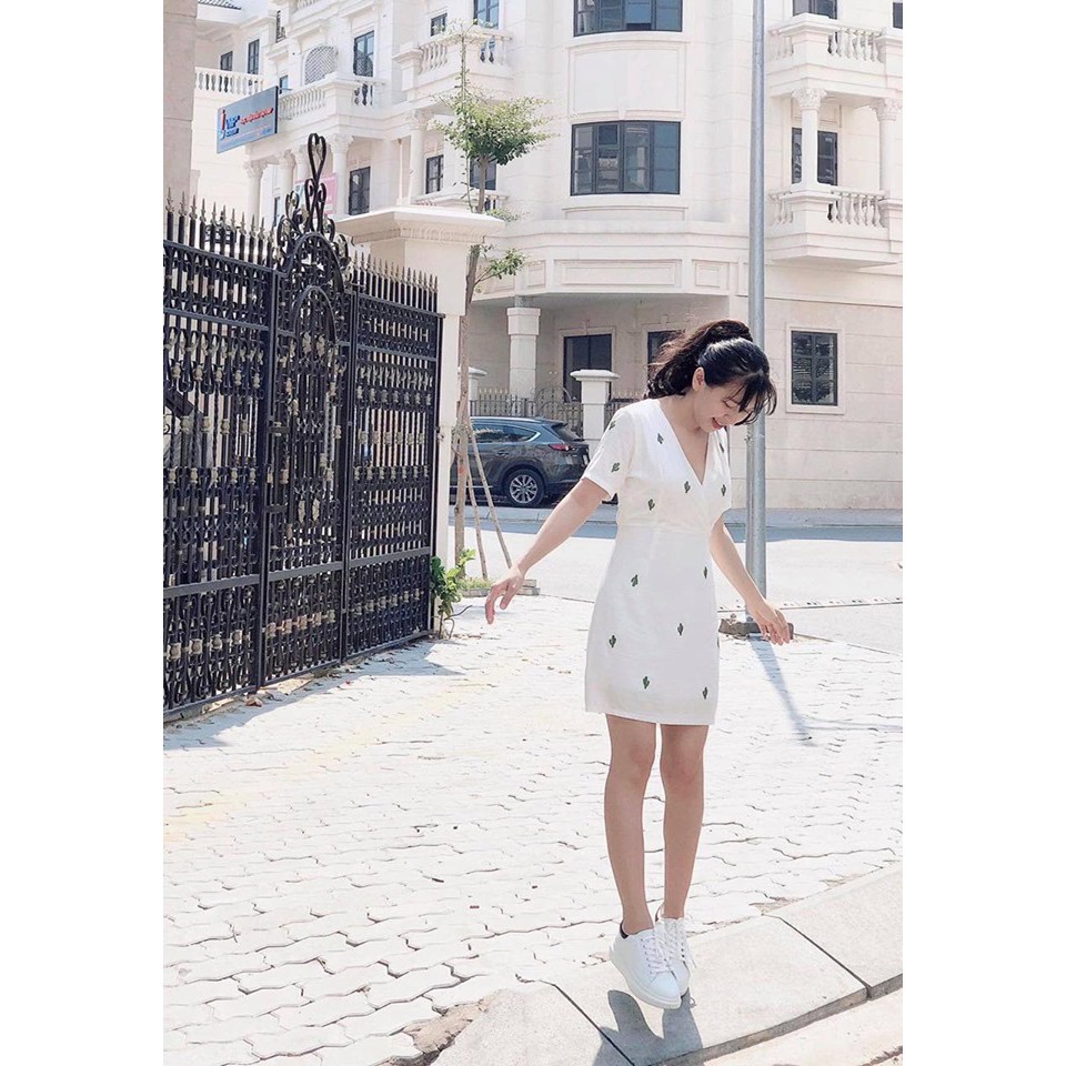 Đầm trắng xương rồng đắp chéo | BigBuy360 - bigbuy360.vn