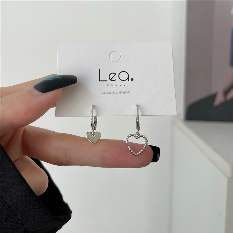 Đôi khuyên tai hình trái tim thiết kế đơn giản thời trang dành cho nữ