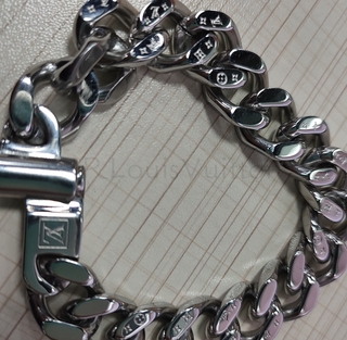 Vòng Tay Bạc Chạm Khắc Chữ Monogram