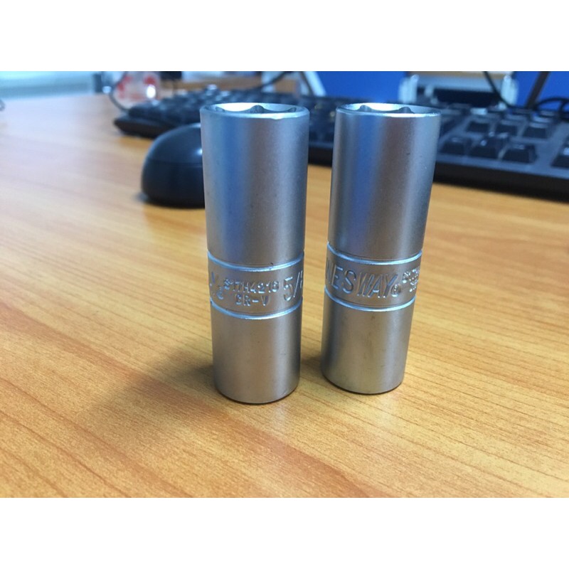 Khẩu tháo bugi đầu 1/2' cỡ 16mm và 21mm jonnesway S17H4216, S17H4221