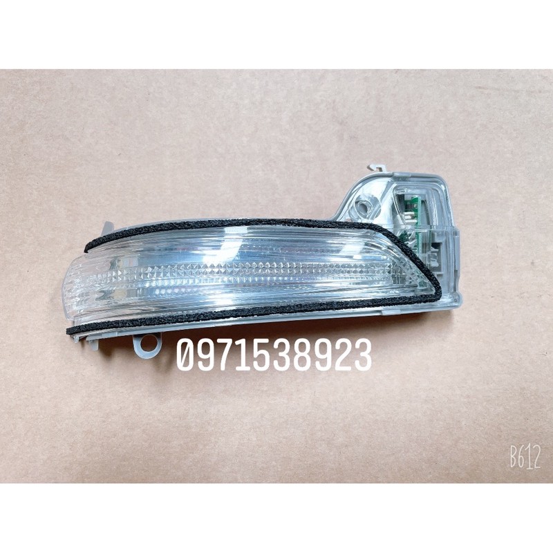 Đèn Xi Nhan Gương Trái, Phải sử dụng trên các dòng xe Toyota Innova, Hilux, Fortuner, Vios, corolla altis, camry, yaris