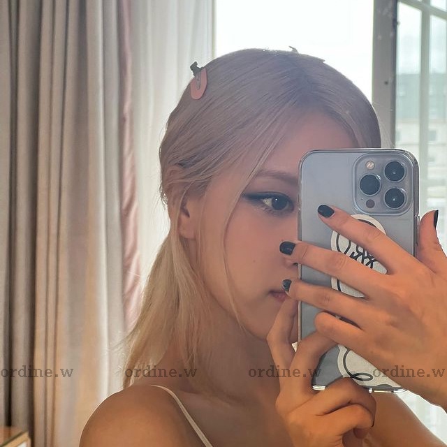 Kẹp tóc mái xinh xắn giống Rosé, Newjeans Hanni Haerin