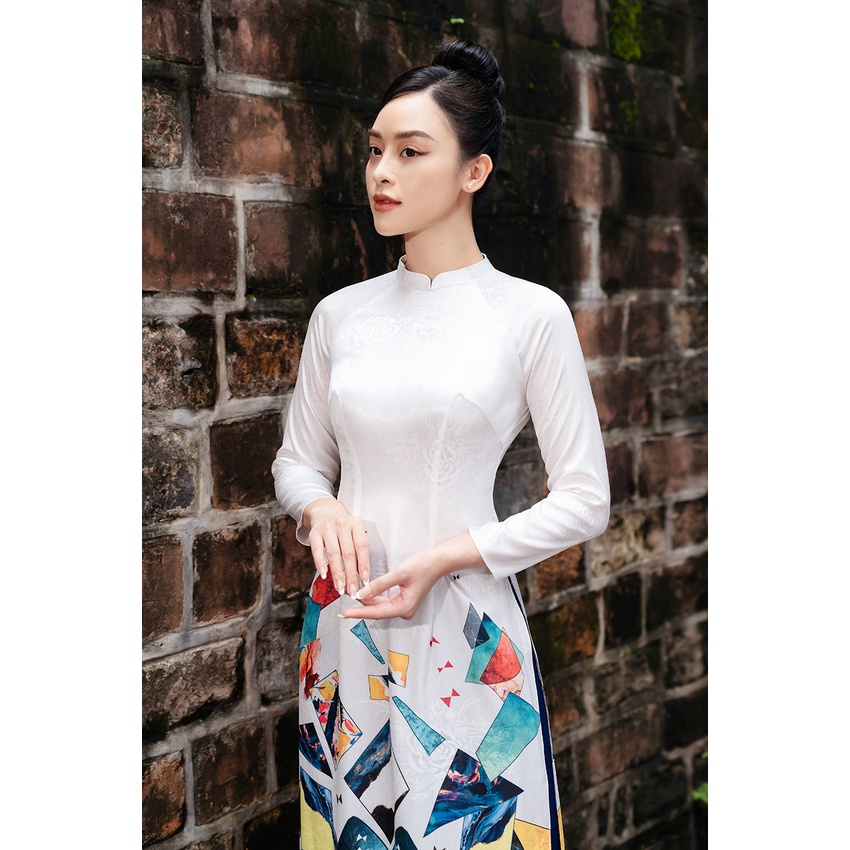 Áo dài truyền thống Lamia Design AD077 lụa vân gấm màu trắng họa tiết hình khối trừu tượng