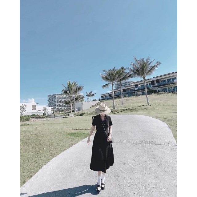 VN592 - VÁY ĐEN DÁNG DÀI CỔ VEST CHÂN DẬP LI