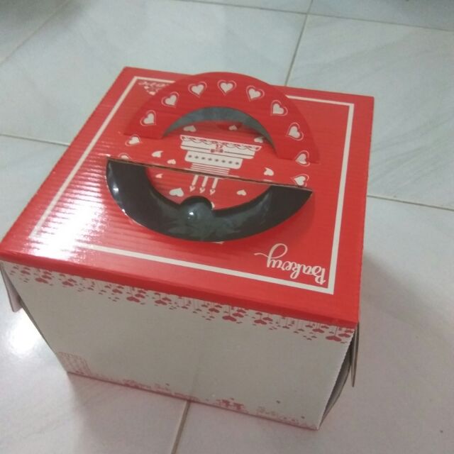 Hộp bánh kem tim đỏ size 25