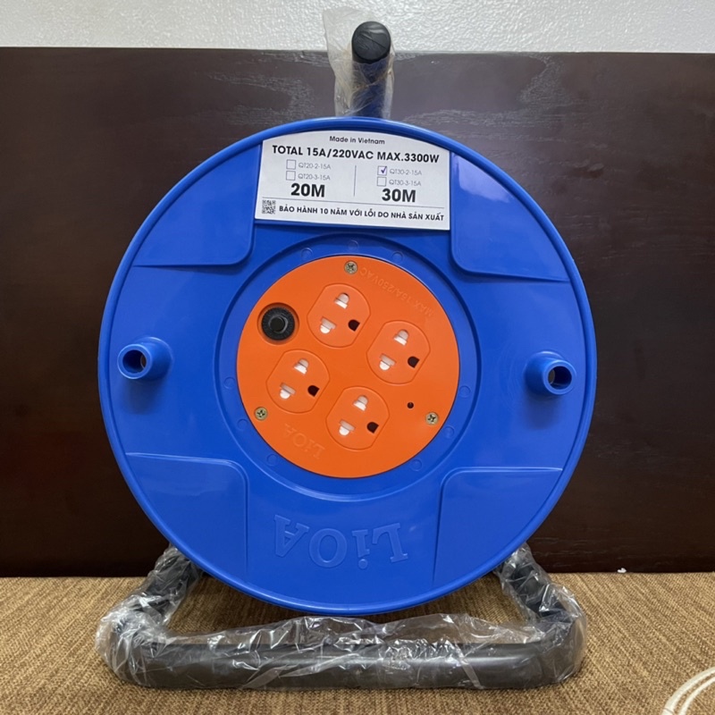 Ổ Cắm Kéo Dài Quay Tay Kiểu Rulo LiOA QT30-2-15A 30m Xách Tay Quay Tròn