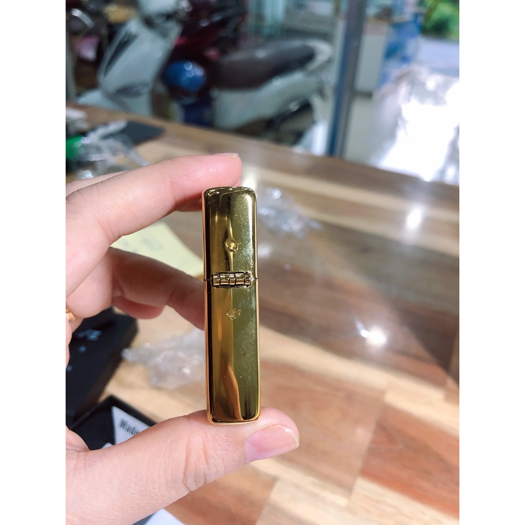 LA MÃ - VỎ BẬT LỬA ZIPPO MÀU VÀNG LOẠI XƯỚC NGANG Mọc La mã | BigBuy360 - bigbuy360.vn