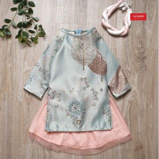 Áo dài gấm cách tân