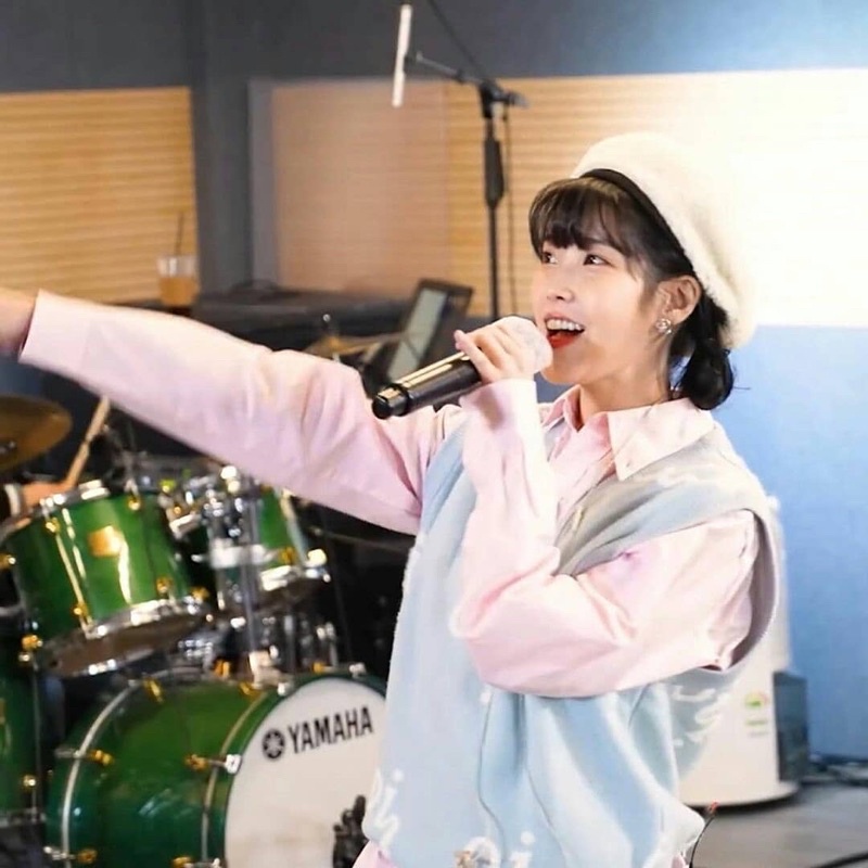 Áo Gile len OiOi giống Rosé Blackpink và IU