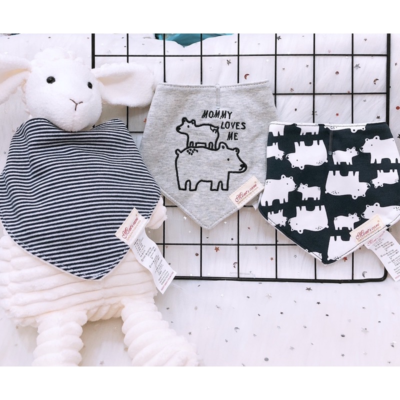 Set 3 yếm bấm momcare tam giác cho bé nhiều hoạ tiết