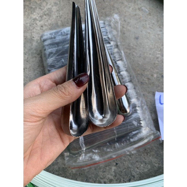Thìa xúc cám chim, gà, bồ câu tiện lợi chất liệu inox chuẩn Tàu