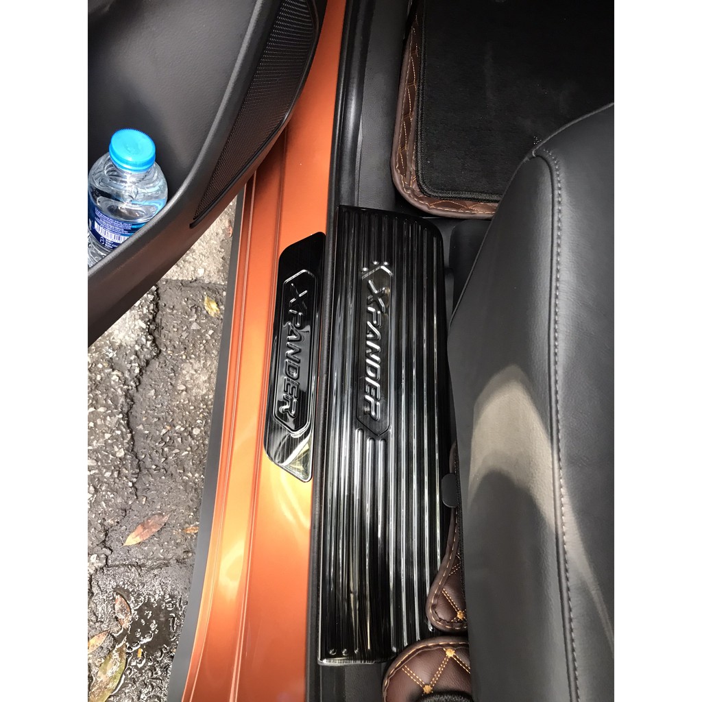 Ốp bậc chân trong, ngoài xe Mitsubishi Xpander 2019-2021, gồm cả bản Cross chất liệu titan cao cấp