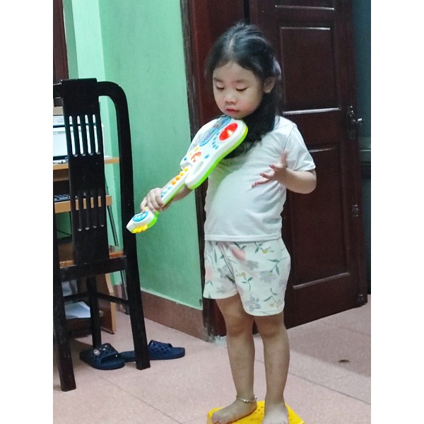 Đàn ghi ta đèn nhạc dễ thương 8 Phím Mô Phỏng Đàn Thật Đàn Ghita Guitar Điện Tử Rockstar Đèn 3D Siêu Sáng Và 8 Phím Nhạc