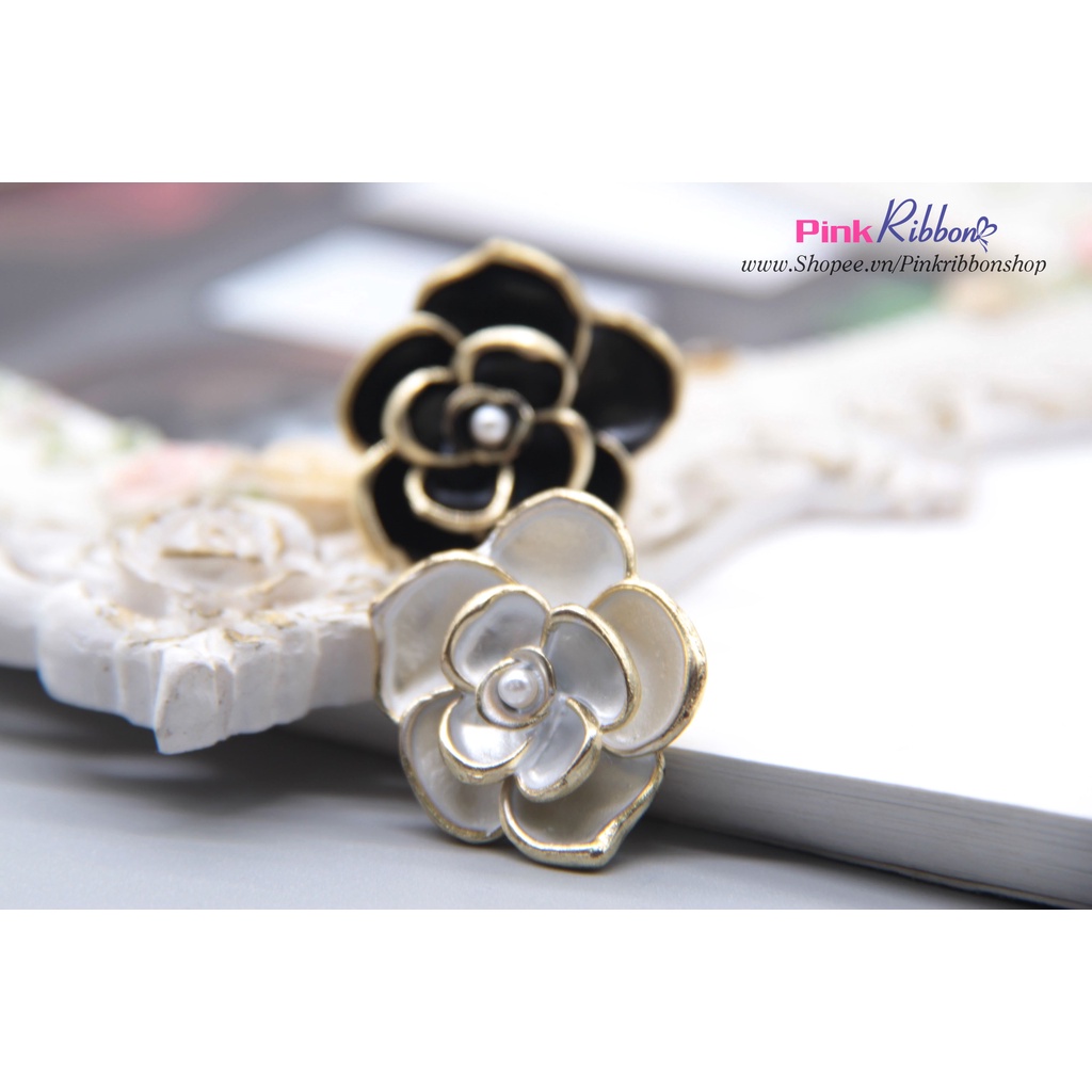 Hoa đen/trắng viền vàng 2 cỡ 2.6cm và 1.6cm