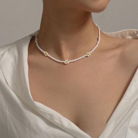 Vòng cổ choker chuỗi hạt gạo phối hình bướm trái tim đầy màu sắc kiểu cho nữ